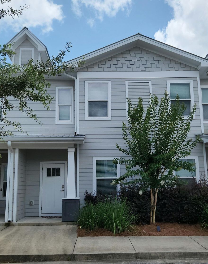 **** OPEN HOUSE 9/20 12PM -2PM****Discover your dream townhome in Verandas of Freeport! This stylish 3BR/2.5BA boasts luxurious finishes including Quartz countertops, stainless steel appliances, and sleek Luxury Vinyl Plank flooring. Enjoy an open floor plan, a screened back porch perfect for relaxing, and a friendly community with a playground, pool, basketball, and tennis courts--all just a short drive to the beautiful beaches. Your perfect coastal lifestyle starts here!