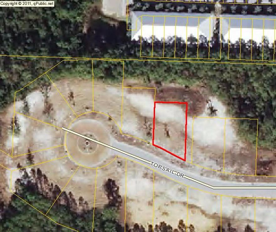 Come build your dream home! Topsail Walk is located off of East Hewitt in the heart of Santa Rosa Beach. Conveniently located to Sandestin, Sacred Heart and the beaches of South Walton.