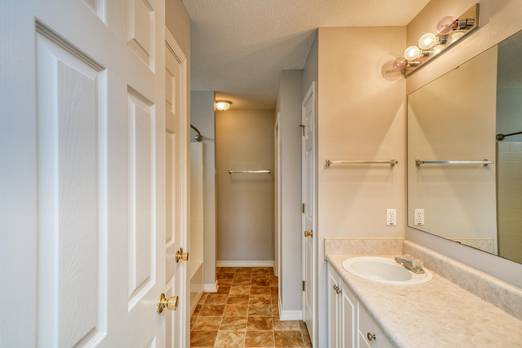 HIDDEN SHORES - Residential