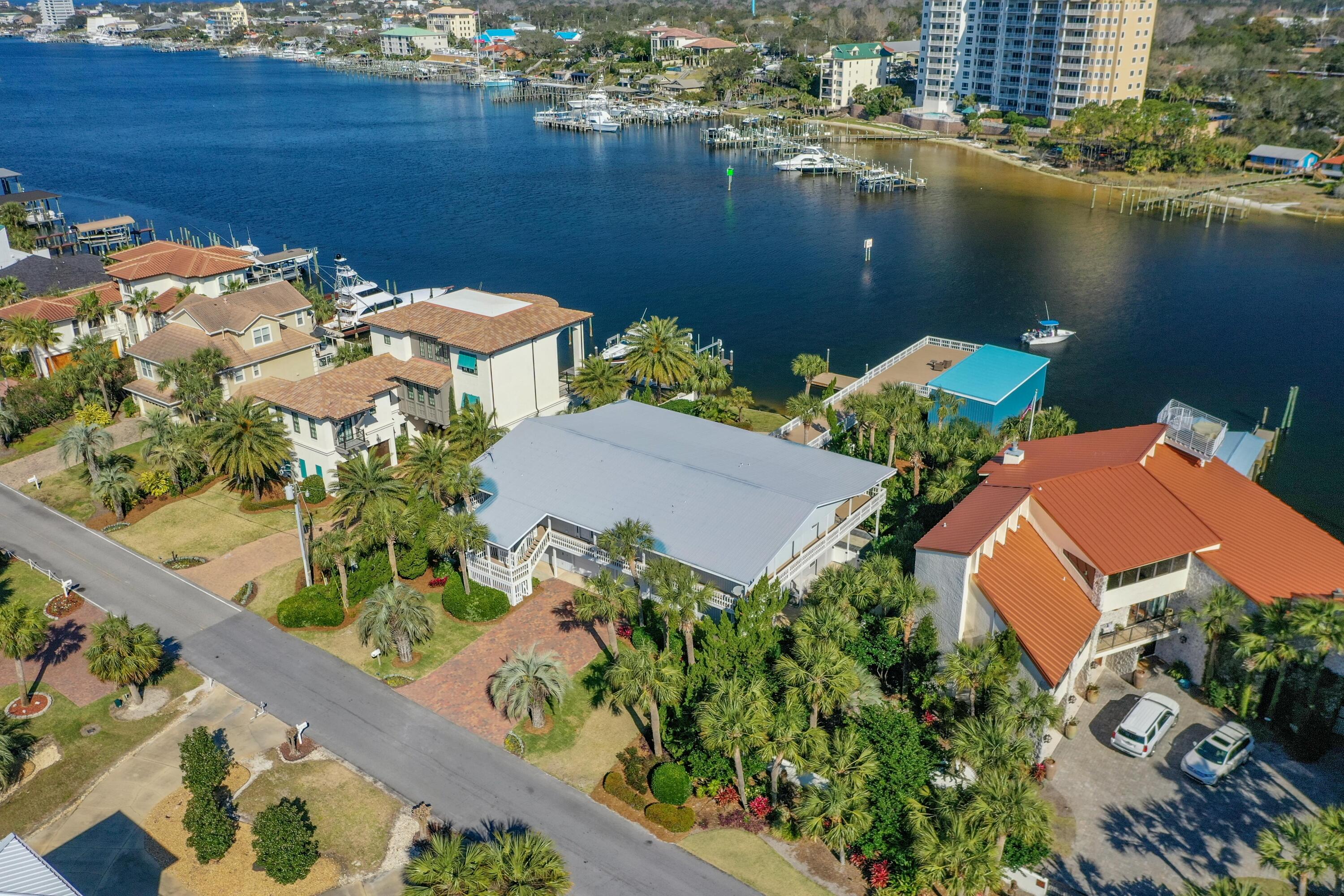 HOLIDAY ISLE - Residential