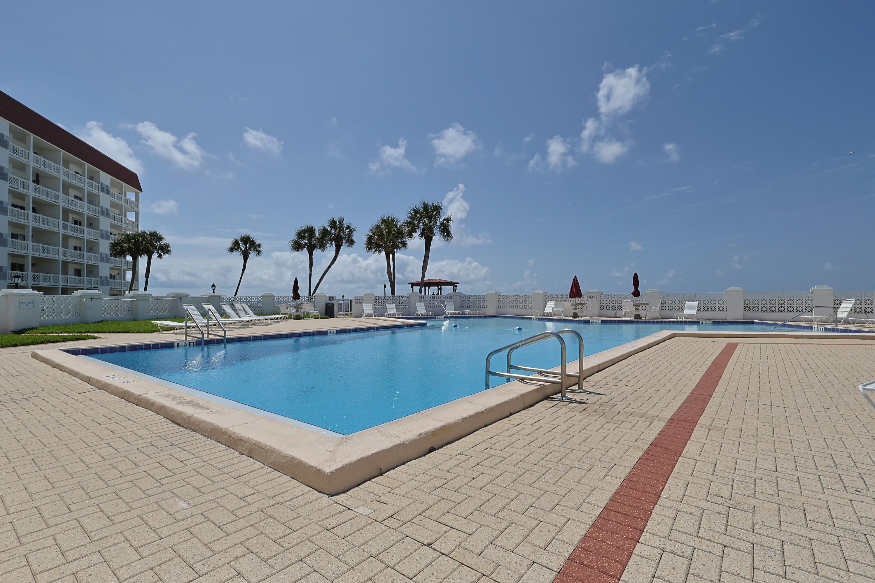 EL MATADOR CONDO - Residential
