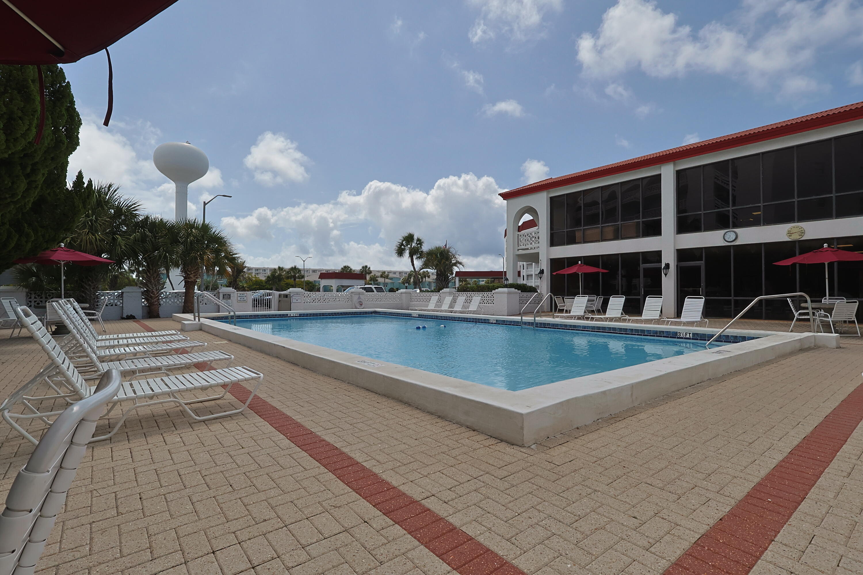EL MATADOR CONDO - Residential