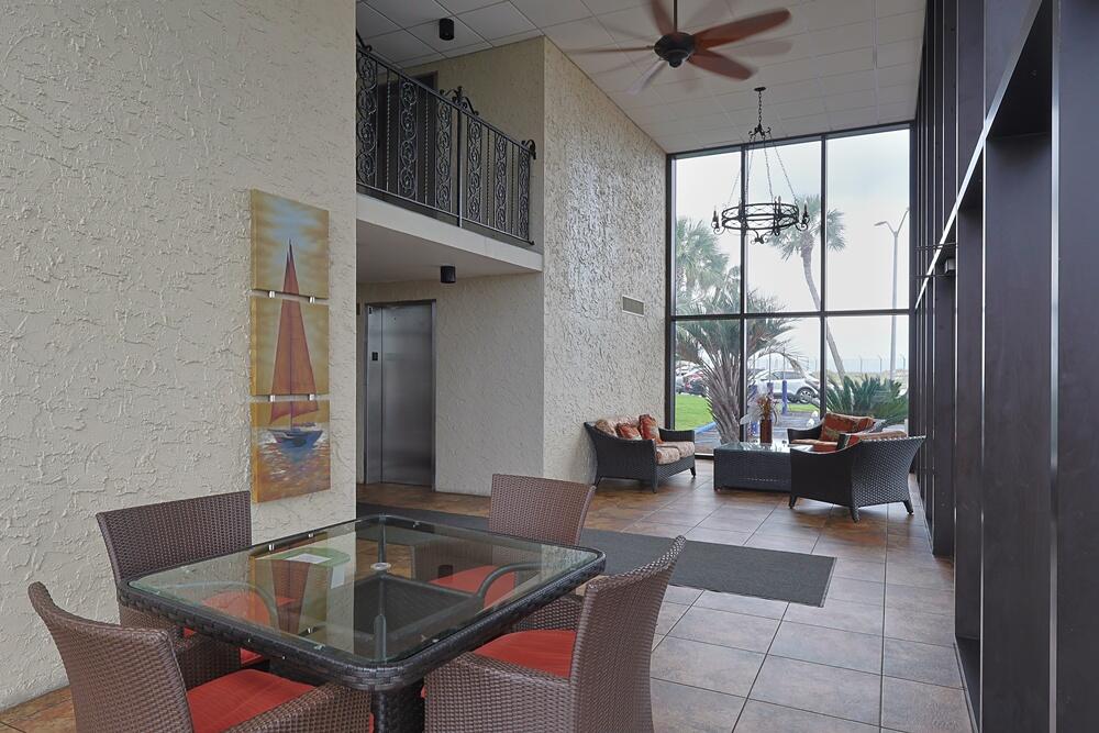 EL MATADOR CONDO - Residential