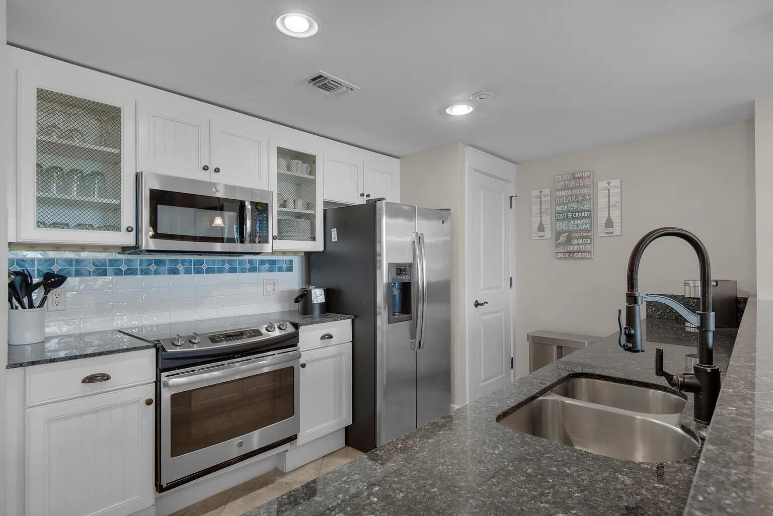 OBSERVATION POINT SOUTH - Residential Lease