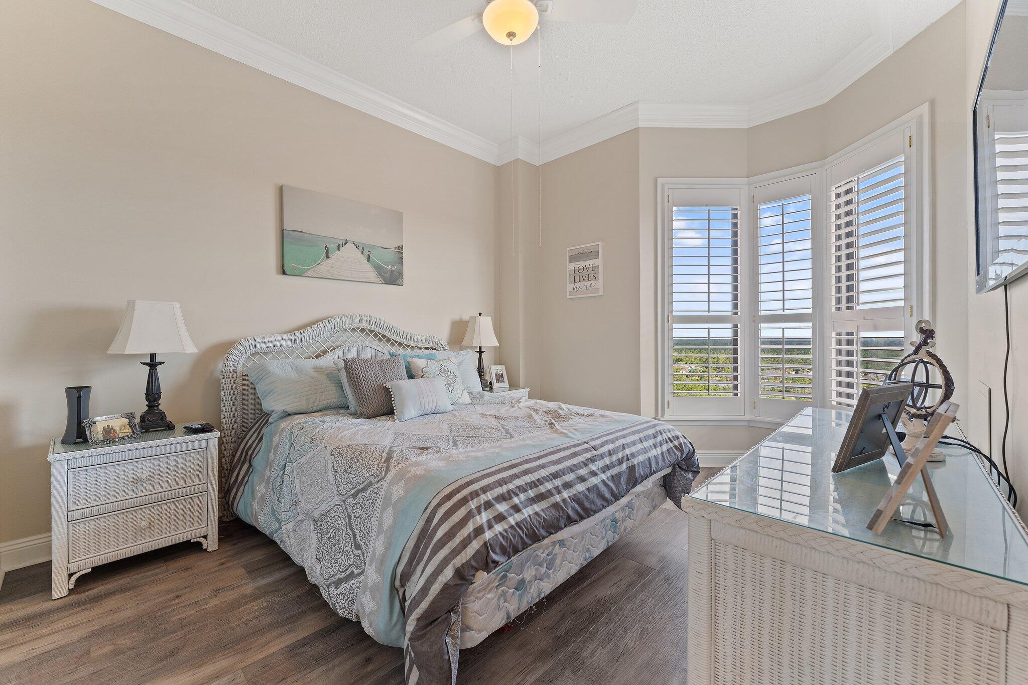 SEACHASE CONDO - Residential