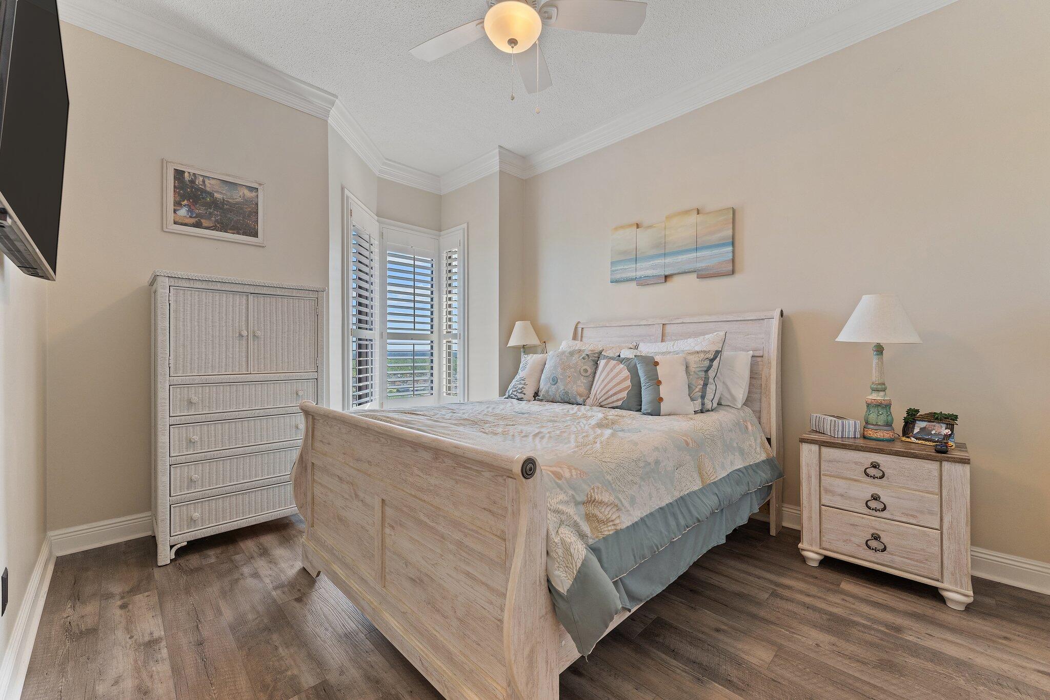 SEACHASE CONDO - Residential