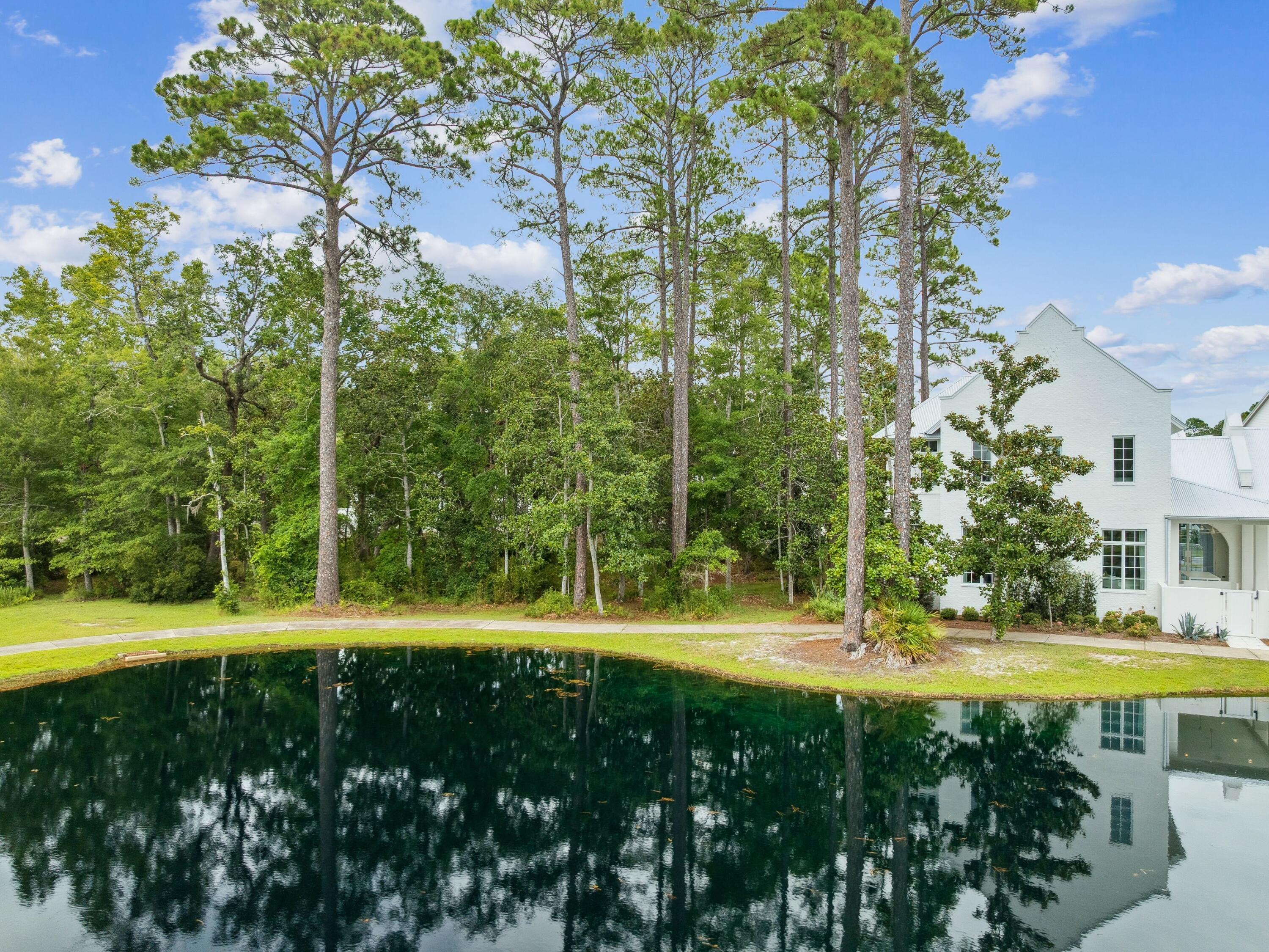 CHURCHILL OAKS - Land