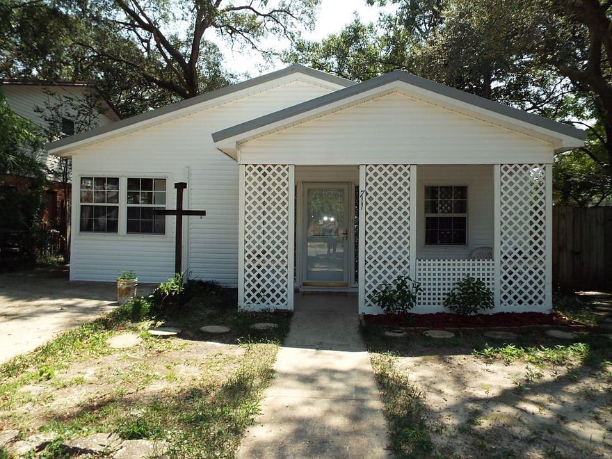 SUPER CUTE, OPEN AND SPACIOUS Florida Cottage located in the heart of Niceville! New Rheem a/c unit in 2012, newer hot water heater, and copper wiring throughout! Lots of room with the open floorplan that provides a generous amount of living space connecting the kitchen, breakfast area, family room and dining room! Beautiful tongue and groove wood ceilings found throughout most of the home are a special touch, creating warmth, coziness and value! Enjoy the large dressing area that is part of the master suite! An indoor laundry/mud room houses a stack washer/dryer for your convenience. The Bonus Room offers more living space, featuring wall-to-wall windows providing a bright sunny spot to relax in! Vinyl siding and metal roof provide for an extremely low maintenance exterior!