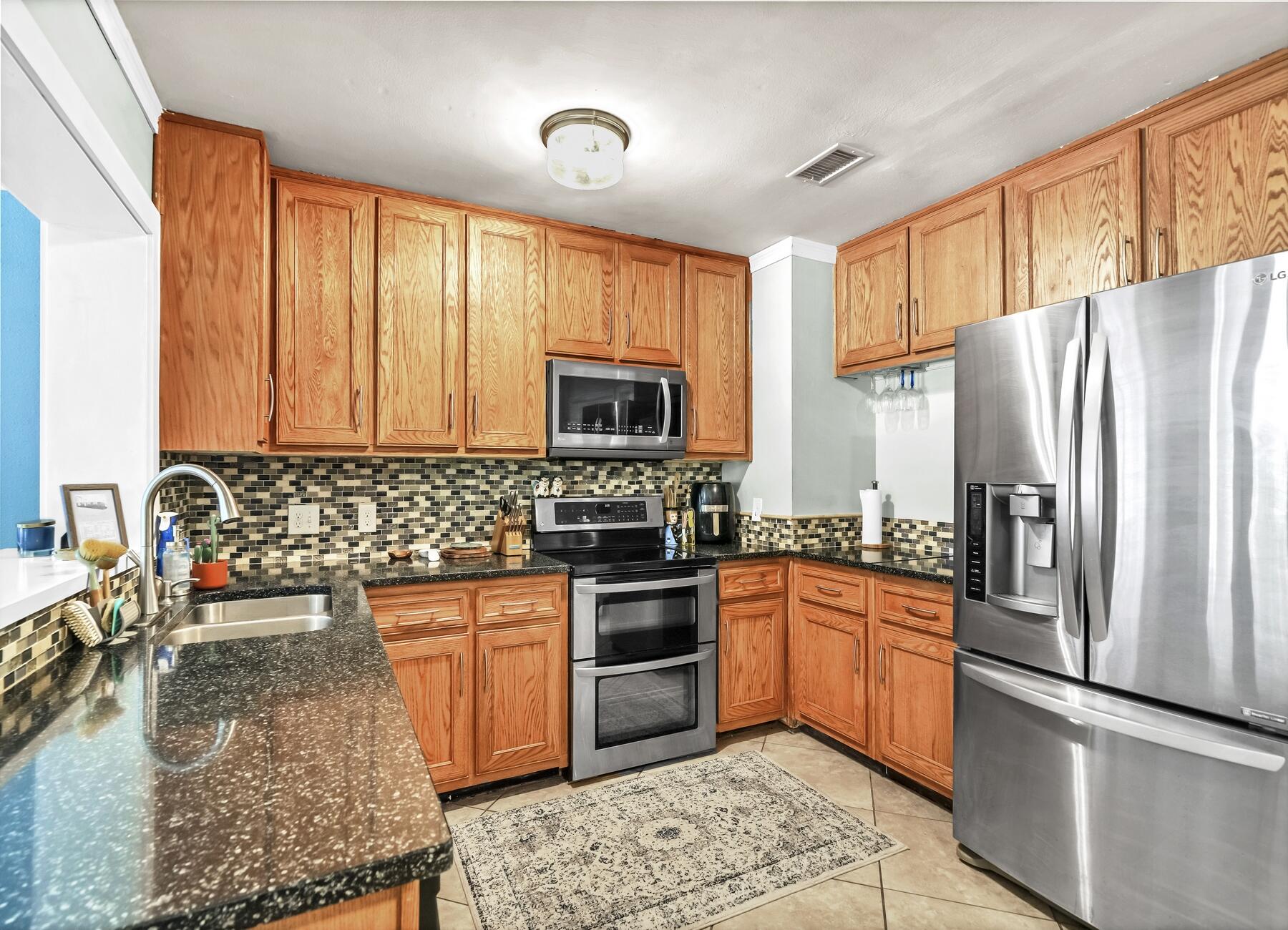 MIRAMAR EST 1ST ADD LOT 4 BLK C - Residential