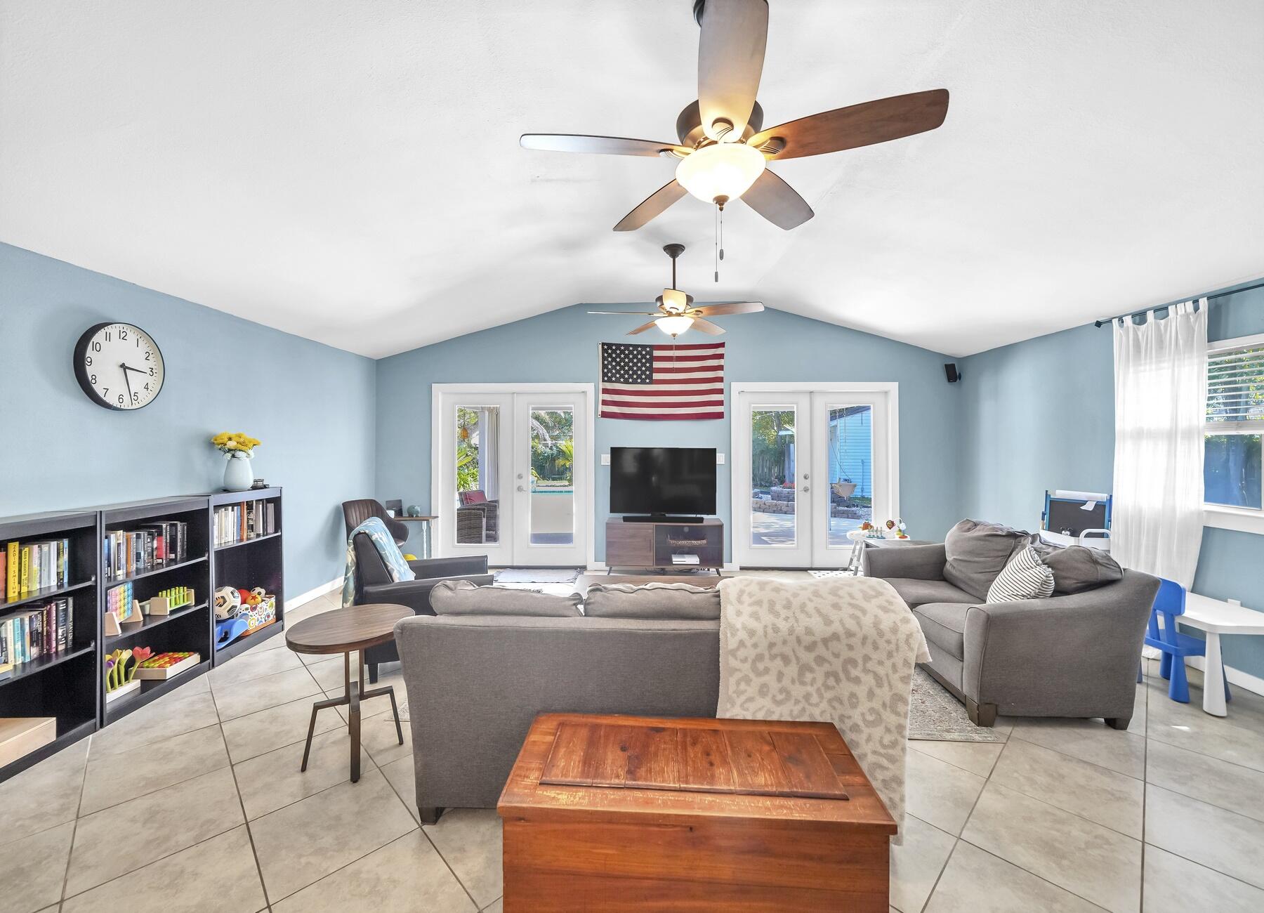 MIRAMAR EST 1ST ADD LOT 4 BLK C - Residential