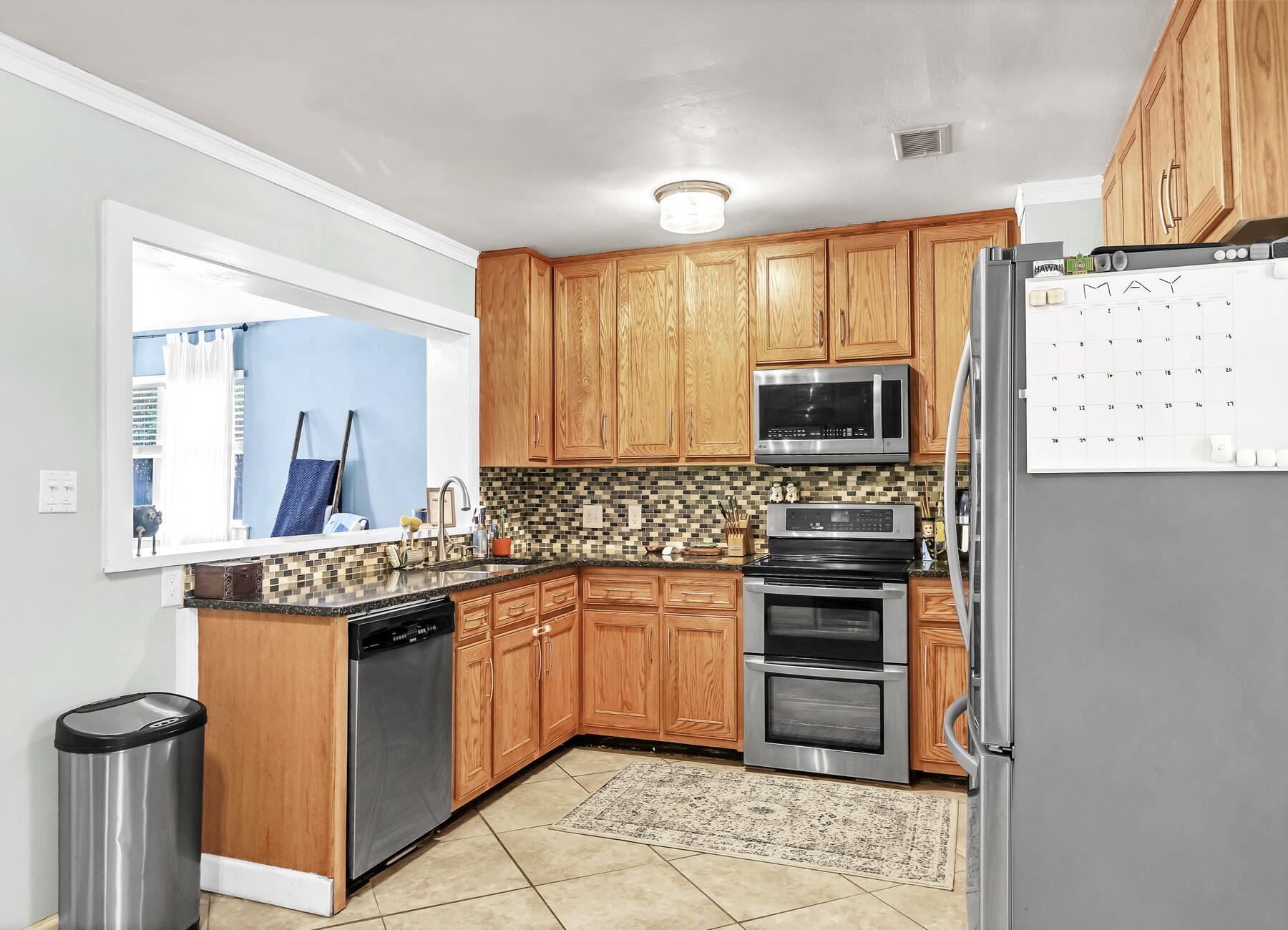 MIRAMAR EST 1ST ADD LOT 4 BLK C - Residential