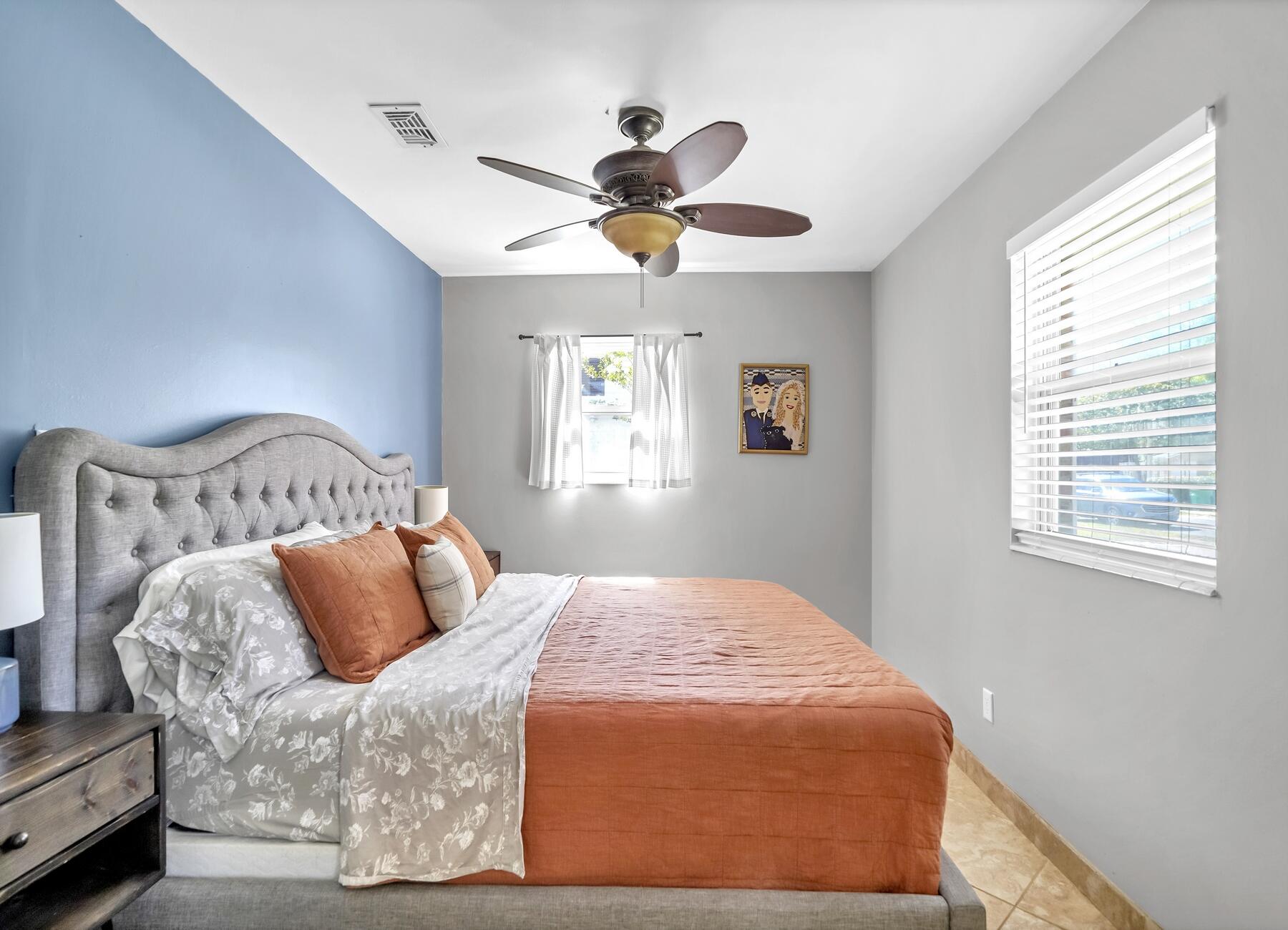 MIRAMAR EST 1ST ADD LOT 4 BLK C - Residential