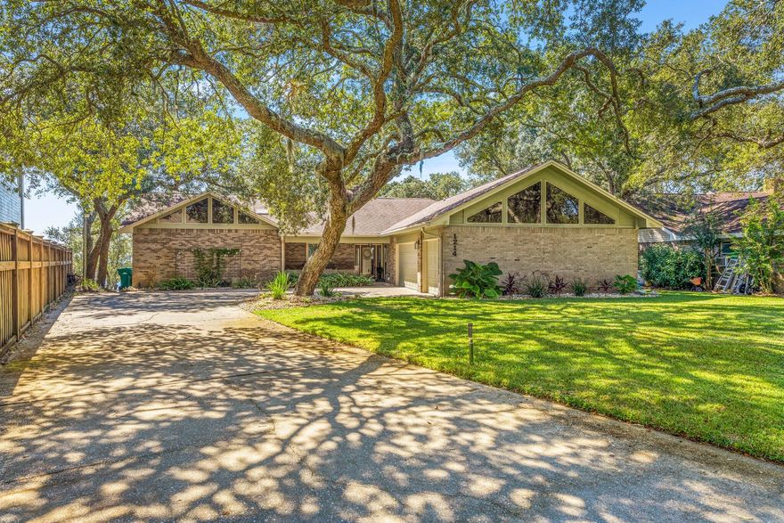 RARE opportunity to live on the water in gorgeous Niceville, FL! WOW describes this 3 Bedrooms/2.5 bathrooms with fully updated kitchen and living area. Gorgeous LVP flooring throughout. Open floor plan offers great versatility for entertaining. Gourmet kitchen features an abundance of counter and cabinet space. Large breakfast bar for extra seating. Grand master suite features a walk-in closet and attached Florida Room. Plentiful windows on the back of the house showcase incredible views of Lake Pippin and Choctawhatchee Bay. Property includes a dock with operational boat lift. Enormous 3 car garage. Owner will consider pets with restrictions. Any pet must be spayed/neutered, housebroken and current on all shots. NO SMOKING! Any person 18 years old or older must apply separately. Tenants  required to carry renter's liability insurance. Ice maker not warranted