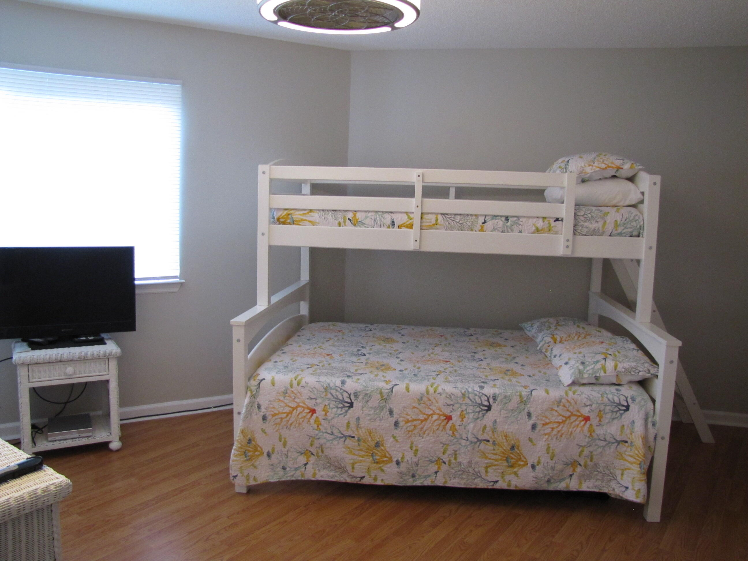 CRYSTAL VILLAGE II CONDO PH 1 - Residential