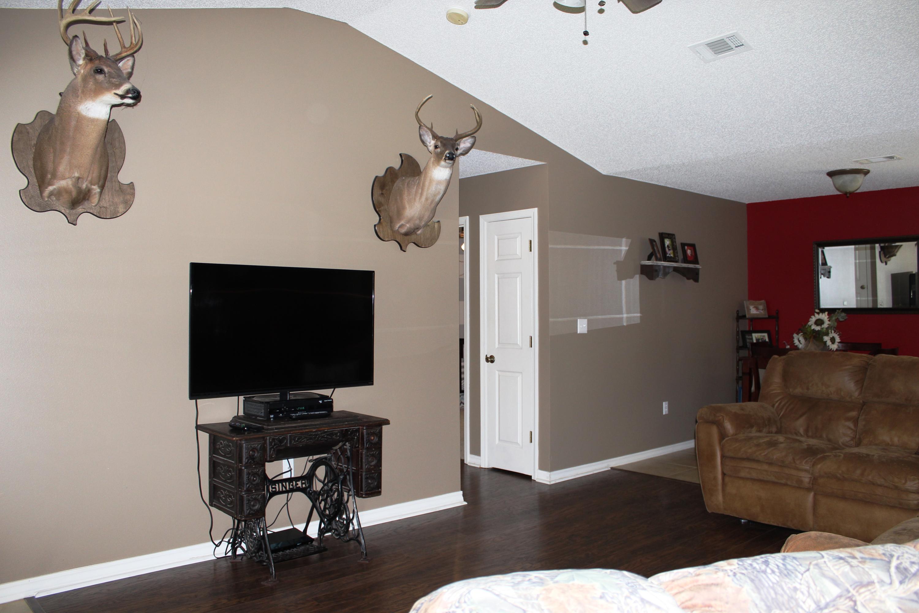 CRESTVIEW HEIGHTS 1ST ADD - Residential