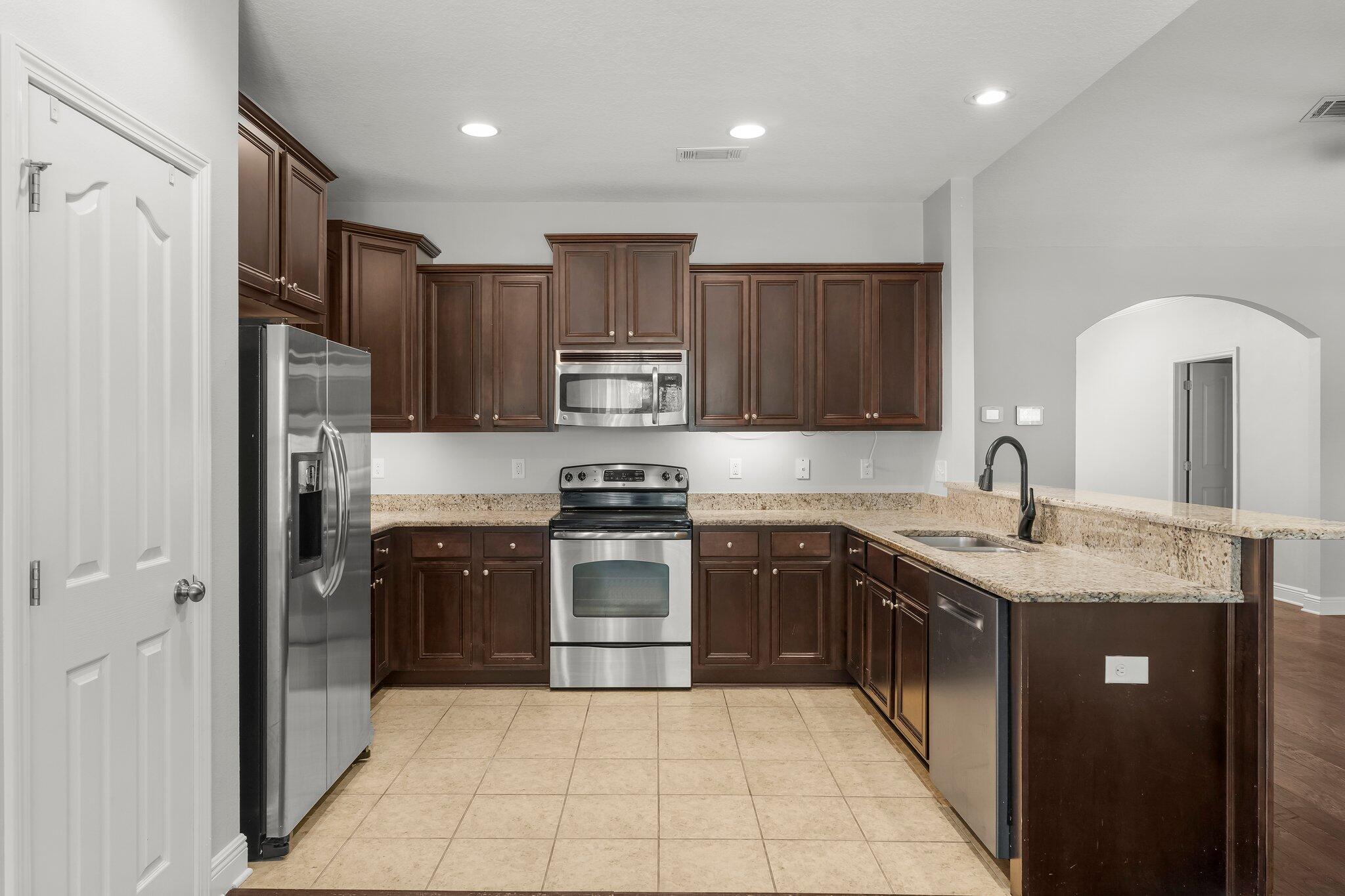 WHISPERING LAKE - Residential Lease