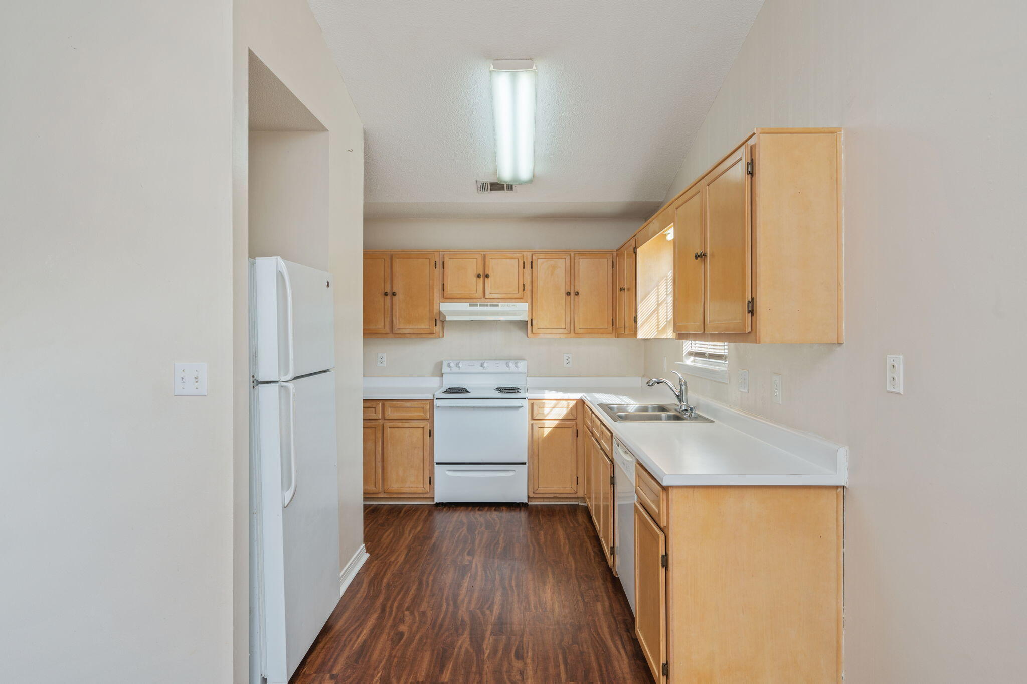 SOUTHVIEW EST PH II - Residential Lease