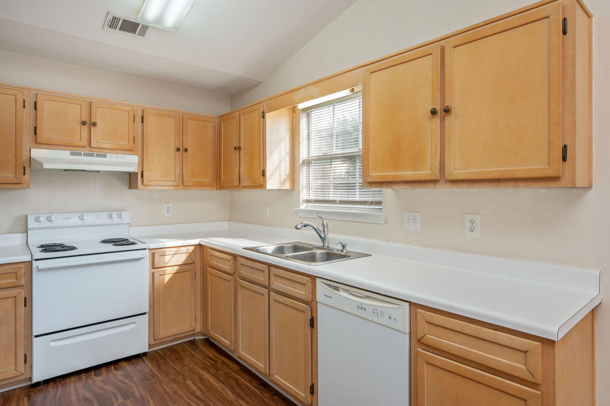 SOUTHVIEW EST PH II - Residential Lease