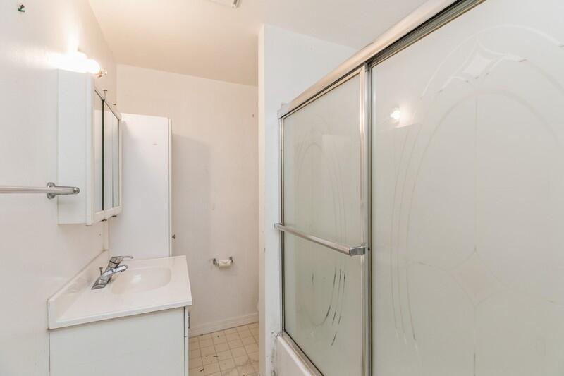 OAKDALE M/F RES/D BLK 17 LOT 3 BLK 2 - Residential