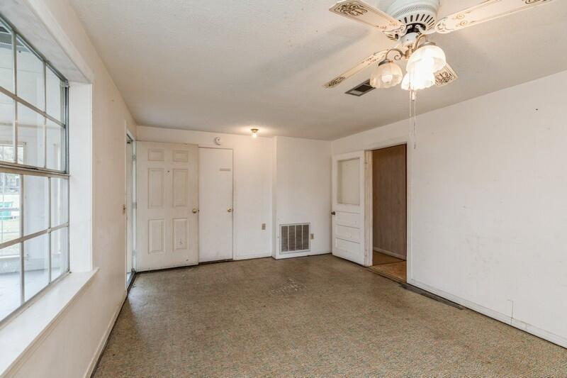 OAKDALE M/F RES/D BLK 17 LOT 3 BLK 2 - Residential