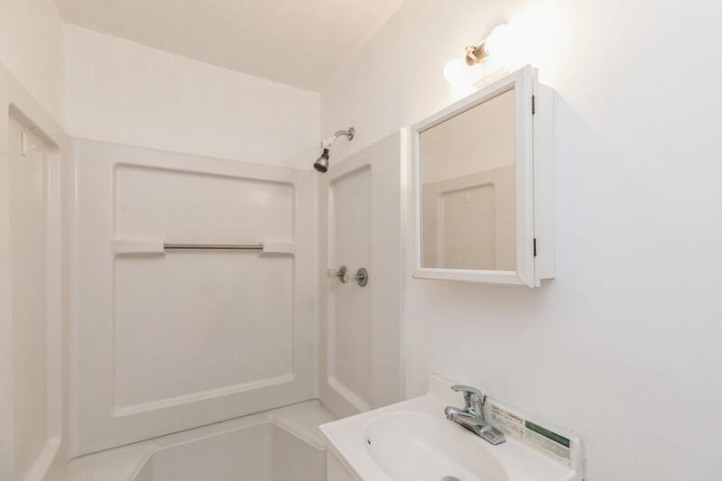 OAKDALE M/F RES/D BLK 17 LOT 3 BLK 2 - Residential