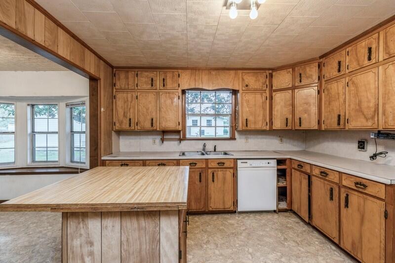 OAKDALE M/F RES/D BLK 17 LOT 3 BLK 2 - Residential