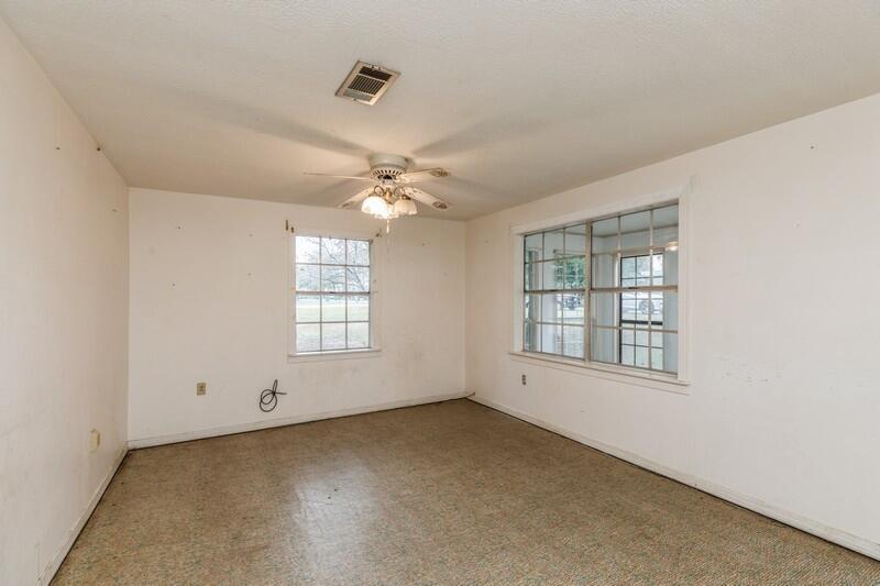OAKDALE M/F RES/D BLK 17 LOT 3 BLK 2 - Residential