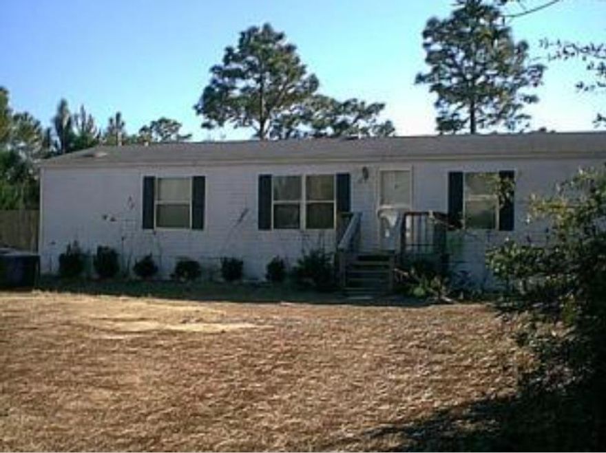 ATTENTION INVESTORS!! - 3 bed/2 bath mobile home on LARGE lot with a 7+ year long term tenant already in place paying rent. This is an easy ''win'' for any investor looking to acquire positive cash flow properties.