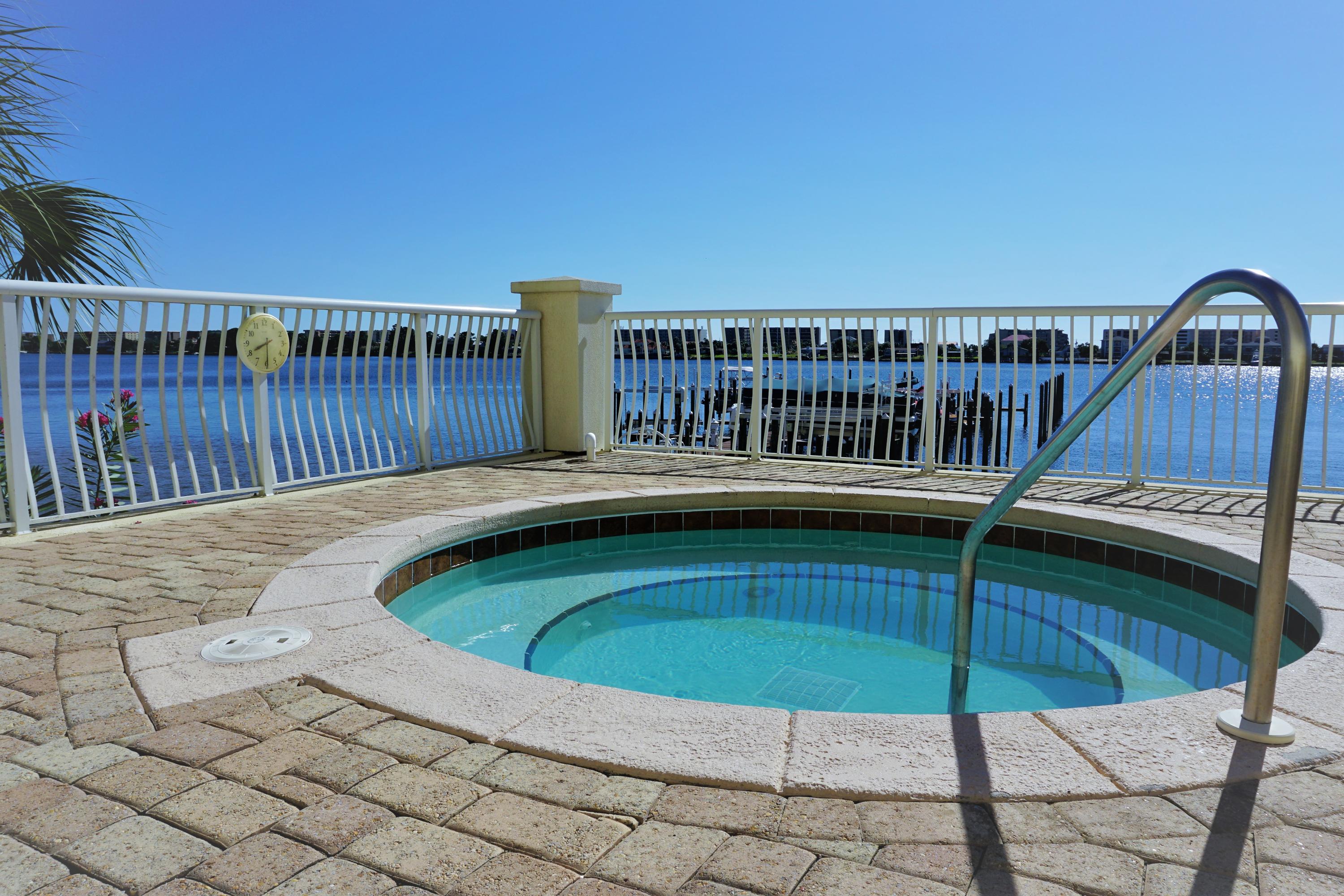 PRESIDIO YACHT CLUB - Residential