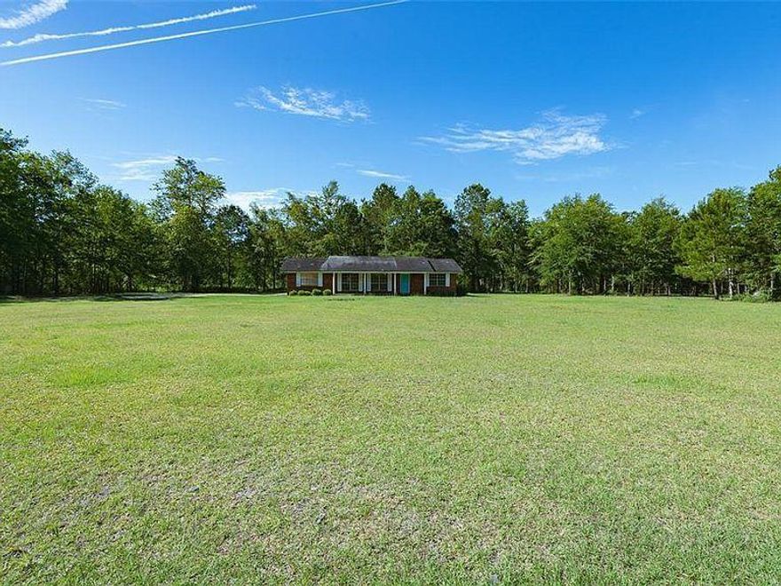 One or more photo(s) has been virtually staged. INVESTOR SPECIAL! Whether you are a first-time home owner looking to add your own personal touch, or an experienced buyer looking for a rental home to add to your portfolio, this home is the ideal investment! Centrally located in Florida's historical panhandle, you are only minutes from downtown Bonifay, an hour from the beautiful beaches of luxurious 30A, and less than a 20 minute drive to the Florida Alabama border. The bones are great, and only needs some DIY love! This 2/1 has the ideal floorplan with major potential. All with the conveniences and privacy of an oversized, 1-acre lot! This safe and welcoming neighborhood is waiting for you to join thistight-knit community! Opportunities like this don't last long, hurry home!