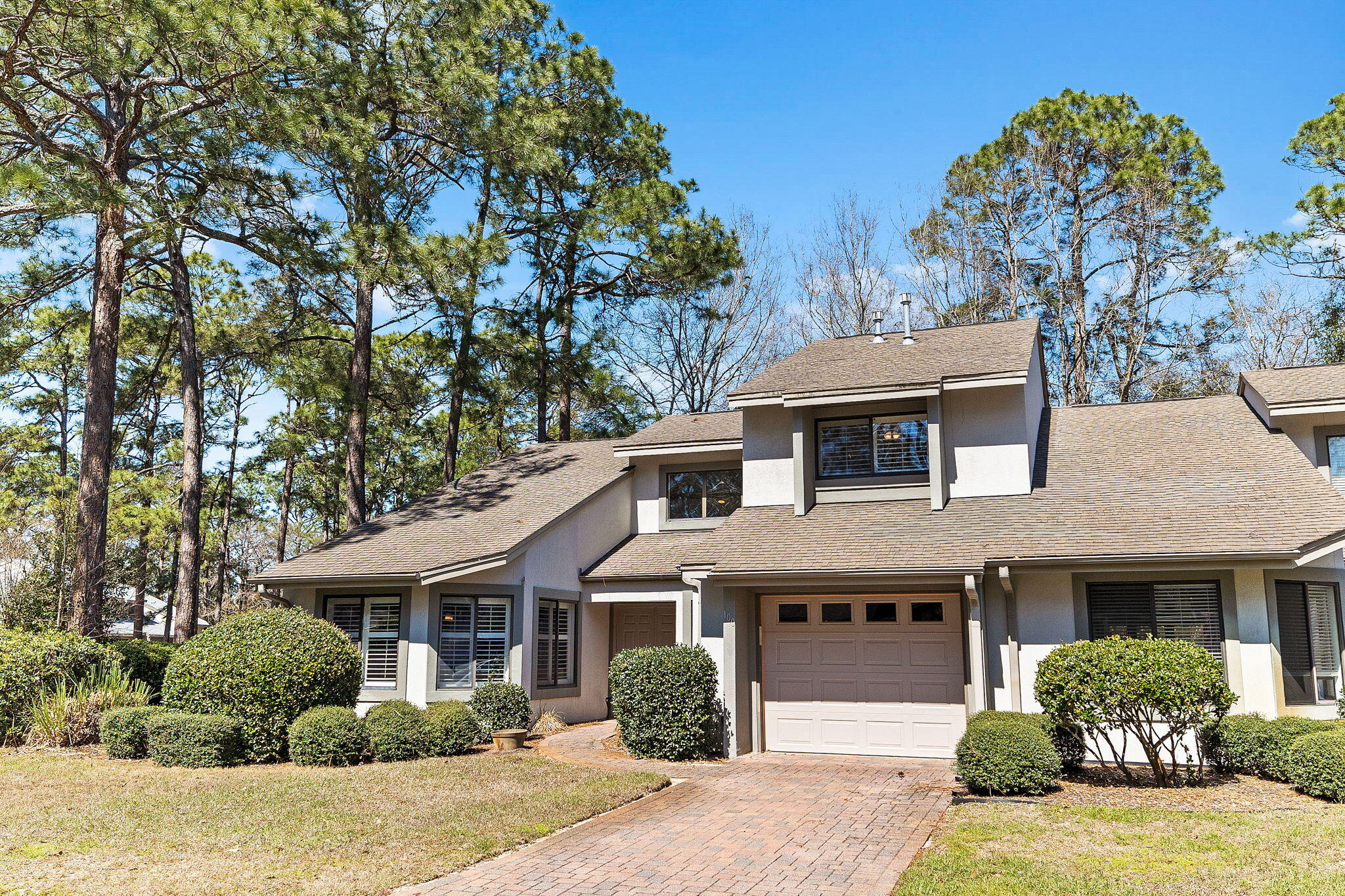 Well maintained townhome in Bluewater Bay with a brand new roof. Located in the Gleneagles Green neighborhood, this beautiful unit boasts a convenient layout and efficient use of space. Contrary to many of its surrounding neighbors, these units were constructed in 2005 as opposed to the 1980's like the majority of the neighborhood was, offering a much younger product. This end unit is very convenient to the community mailbox and neighborhood entry. The main level consists of a one car garage, open floorplan living/dining/kitchen area as well the master bedroom and bath. The kitchen has 42'' wood cabinetry, solid surface counters, stainless refrigerator, and eat-in breakfast nook. The Master bath has jetted tub plus two separate vanities. Enjoy the cozy fireplace in the living room perfect for the cooler winter months. Beautiful hickory wood floors accent the main level, including the Master bedroom. Upstairs you will find a landing area that works well as a home office/gym/living area, plus two additional bedrooms and bath. Enjoy the serenity of the wooded backyard while grilling on your private patio. Bluewater Bay offers a plethora of amenities and is very close to the bay. This unit has been lightly used by the current owners who have kept their boat at the local marina since purchasing. New roof coming soon to be paid for by seller.