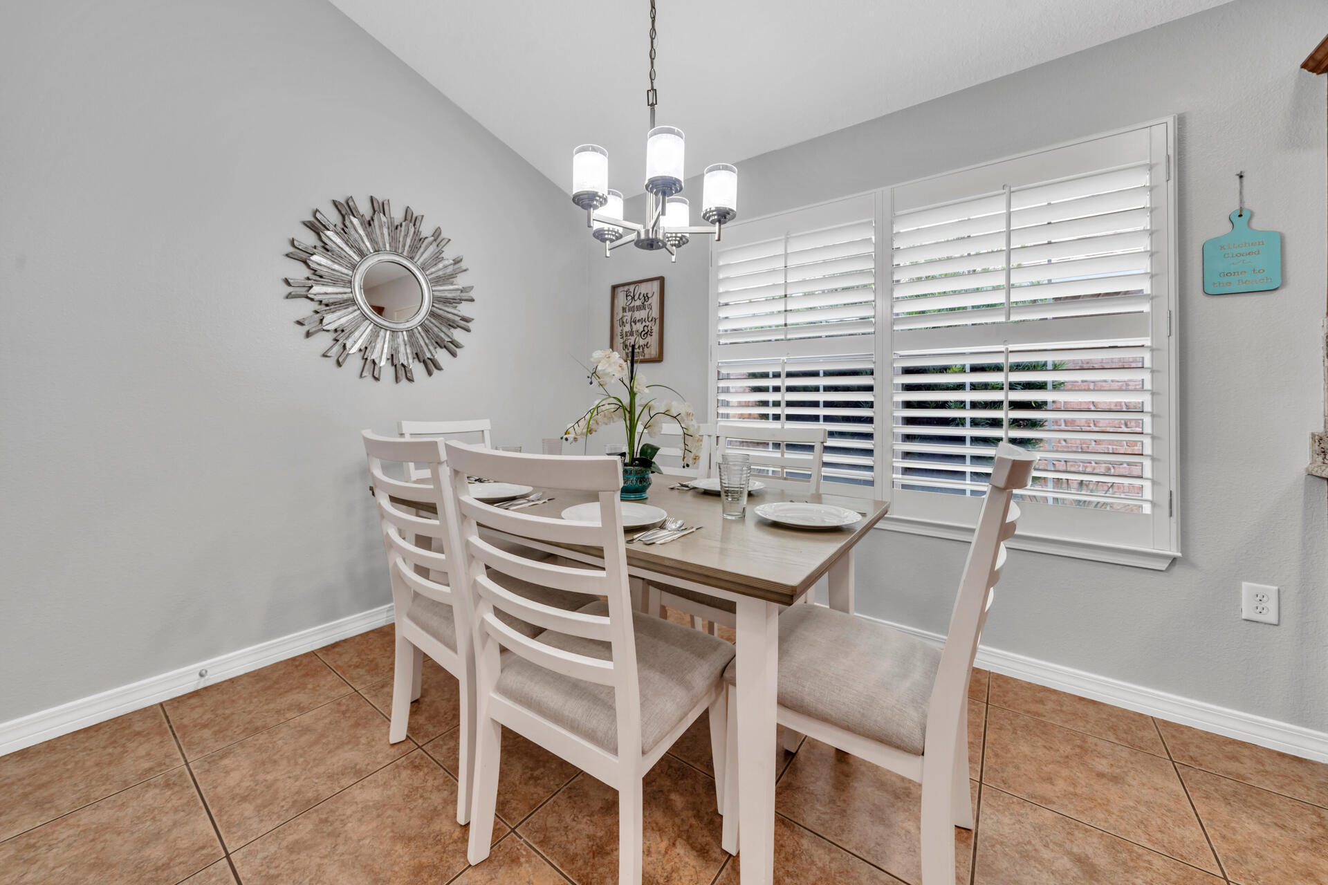 PARADISE RETREAT - Residential Lease