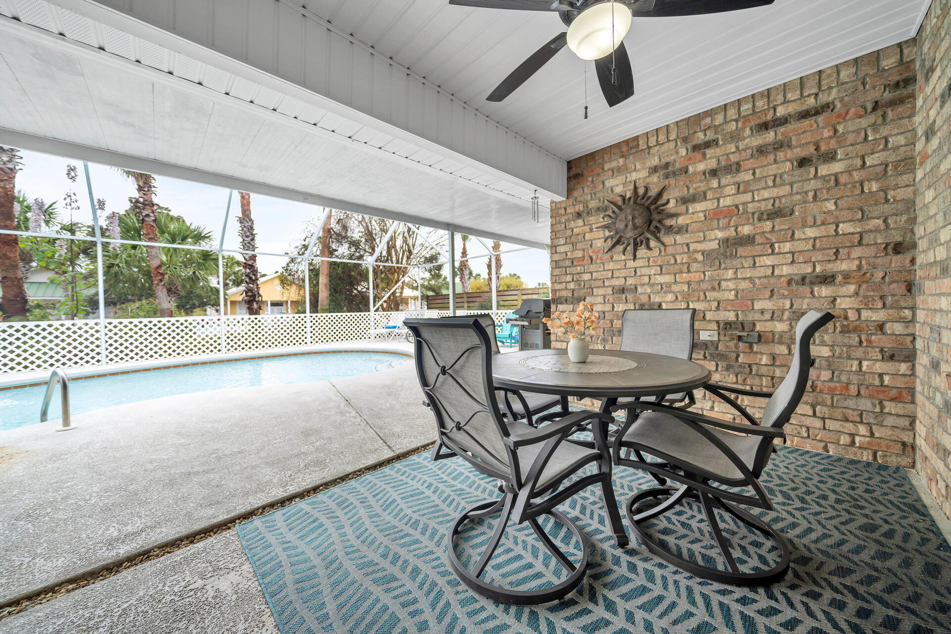 PARADISE RETREAT - Residential Lease