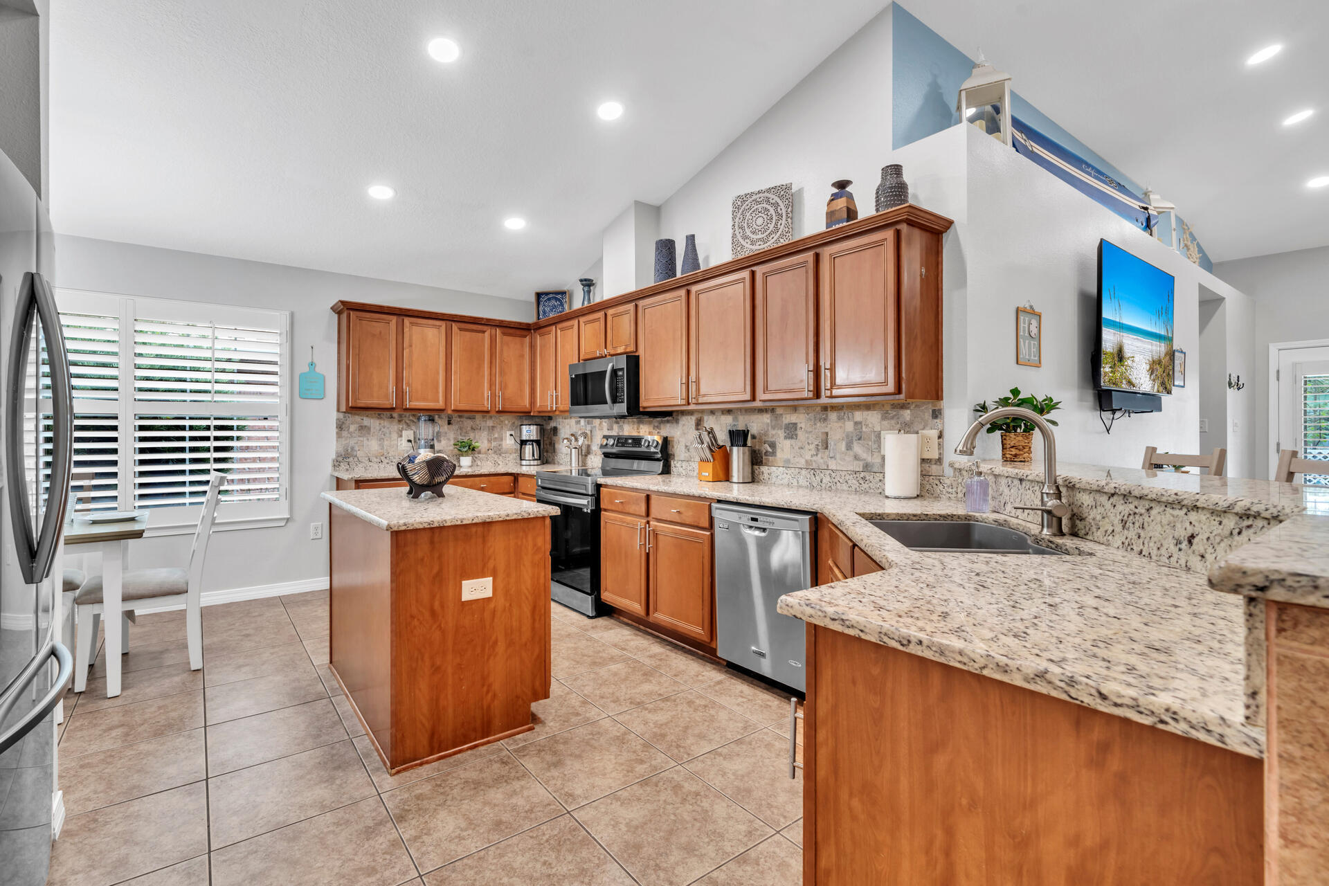 PARADISE RETREAT - Residential Lease