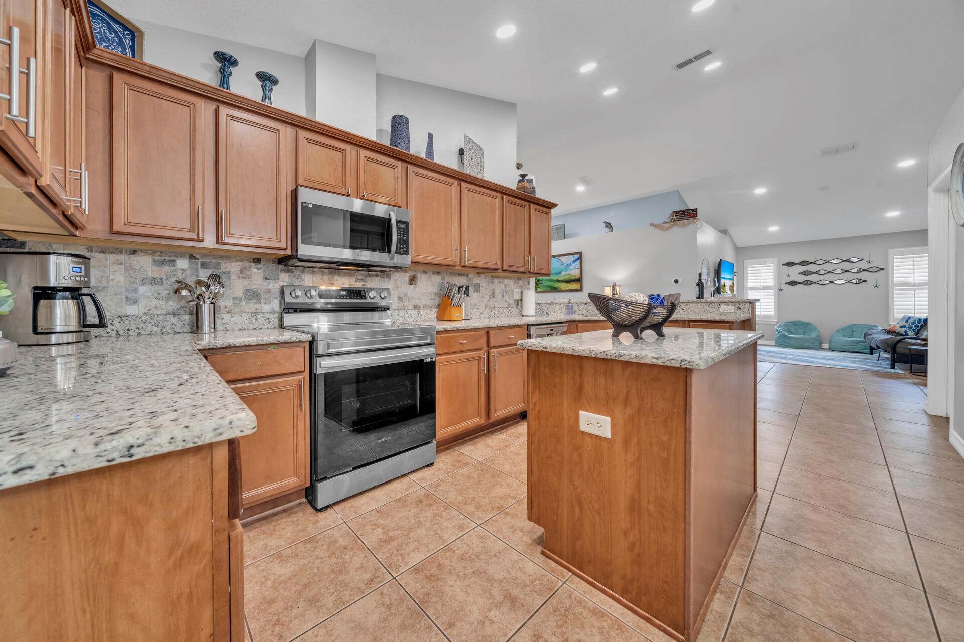 PARADISE RETREAT - Residential Lease