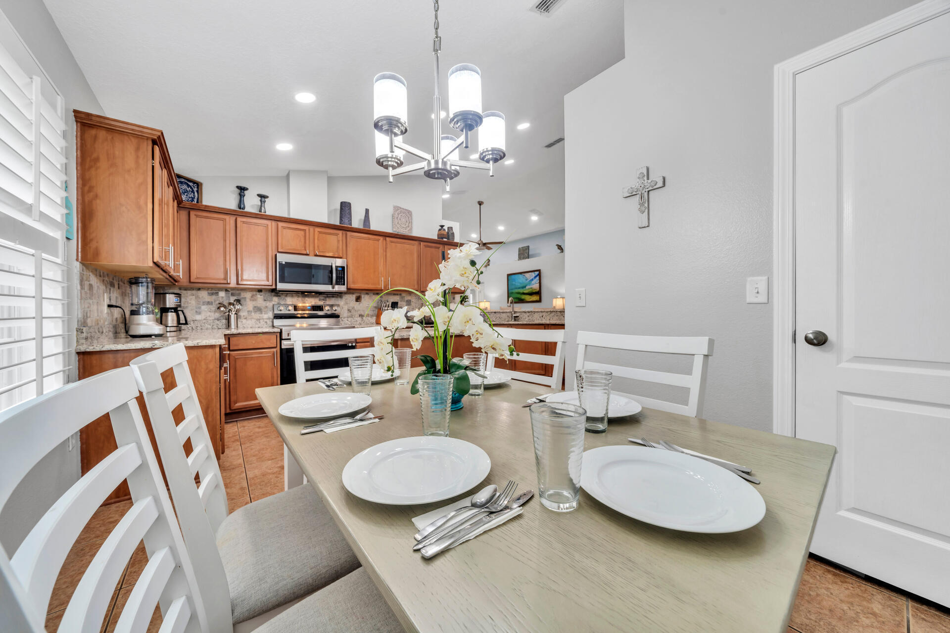 PARADISE RETREAT - Residential Lease