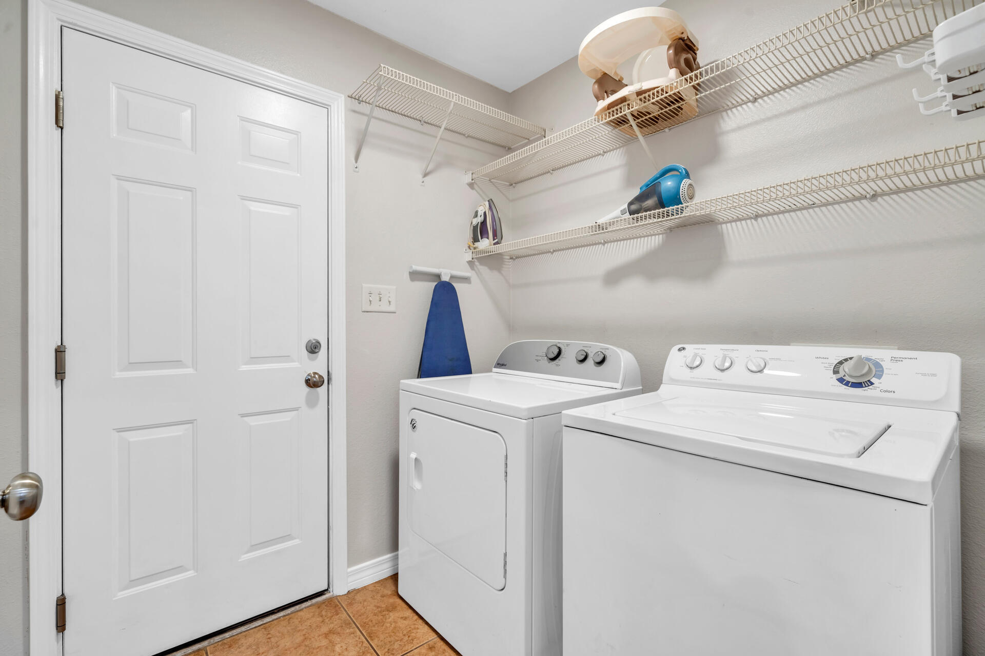 PARADISE RETREAT - Residential Lease