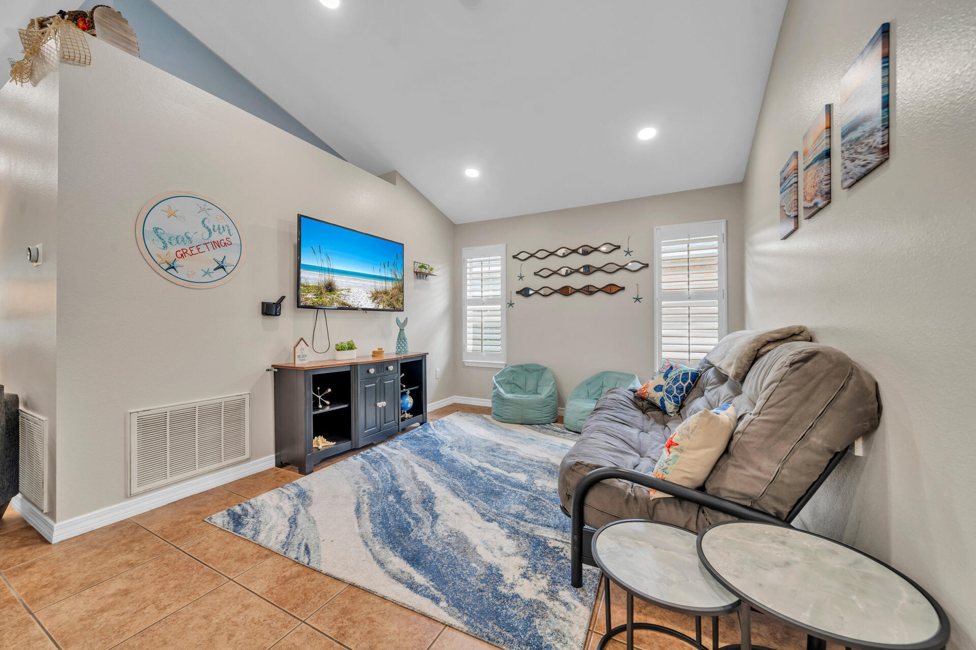 PARADISE RETREAT - Residential Lease