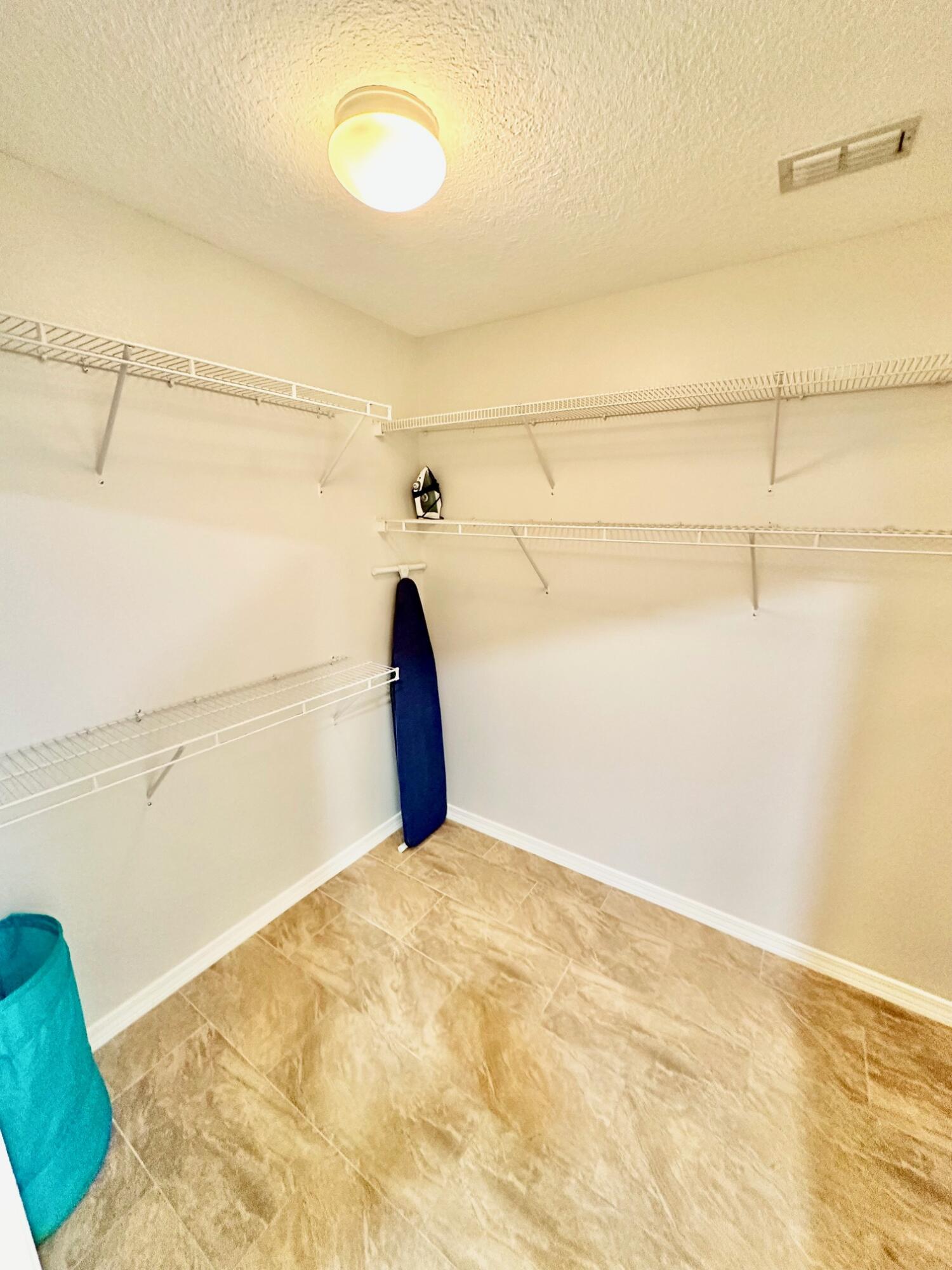 PARADISE RETREAT - Residential Lease