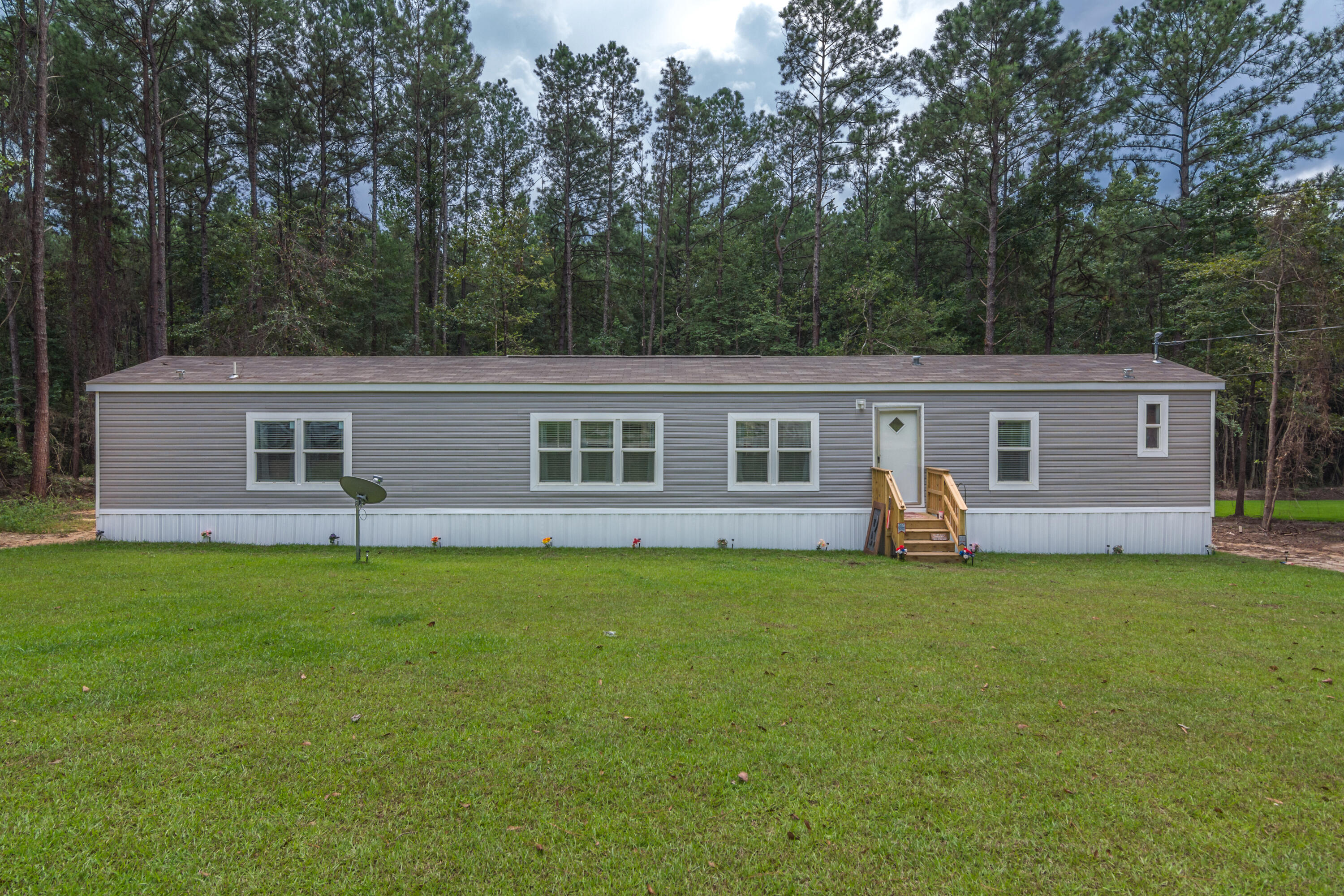 If you are in the market for a newer home that offers some unique farmhouse character this home is a must see. Your new home also offers a large .93 acre lot in a quite area not far from the North end of town. Your large lot is the perfect spot for the kids and dogs to roam and just be kids or the perfect gathering spot for a weekend bbqThe home itself features an open split floor plan design that is perfect for entertainment when friends or family are in town for the holidays. This home won't last long call to schedule your appointment today!