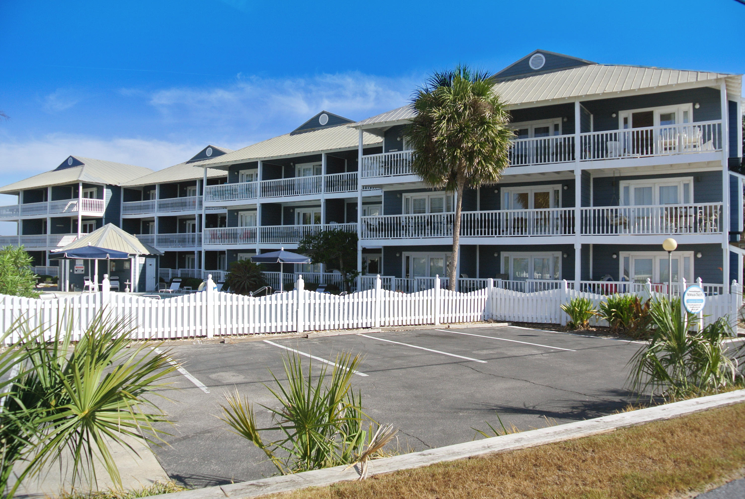 SUMMER BREEZE CONDO - Residential