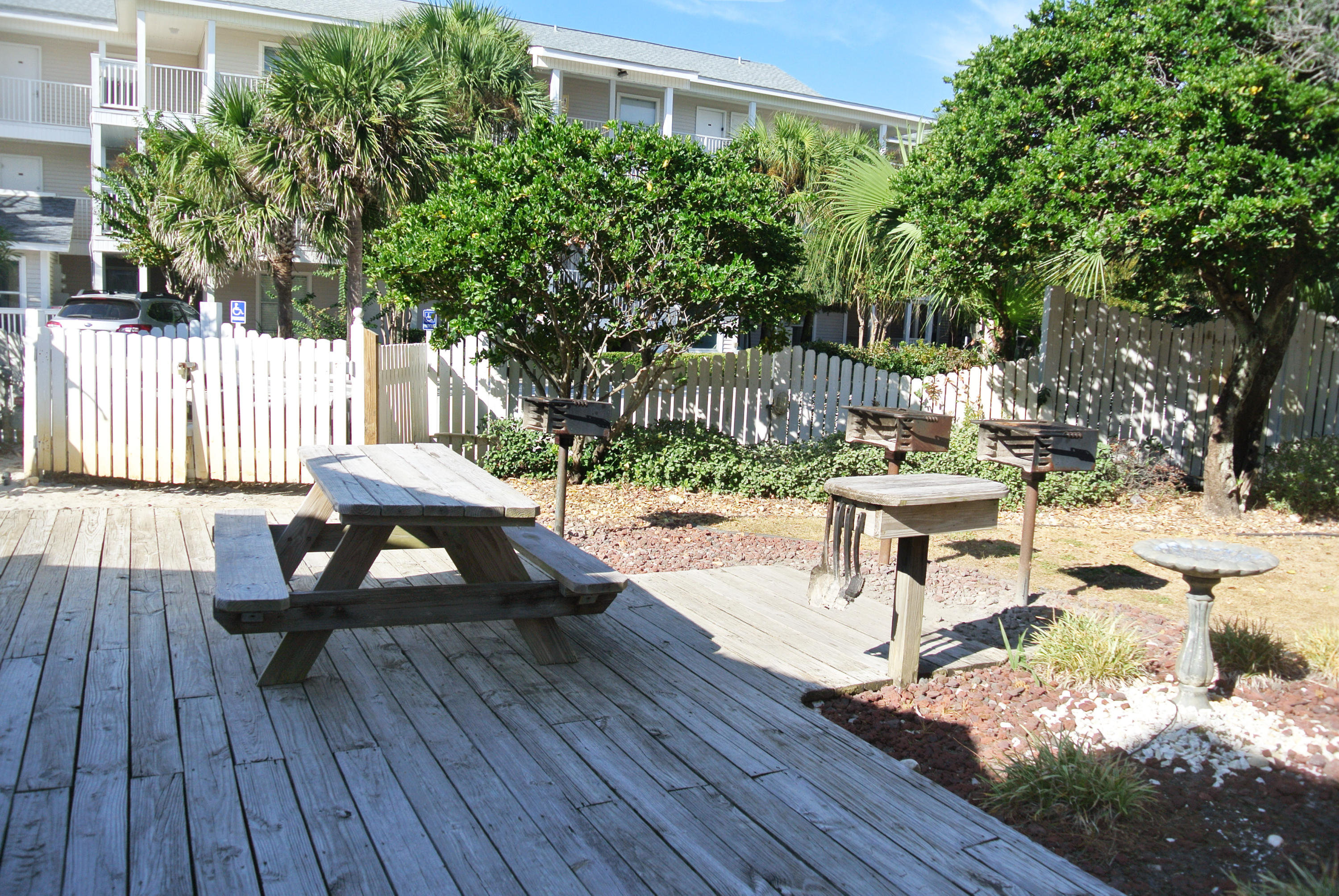 SUMMER BREEZE CONDO - Residential