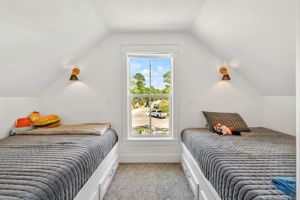 SECLUSION BAY - Residential