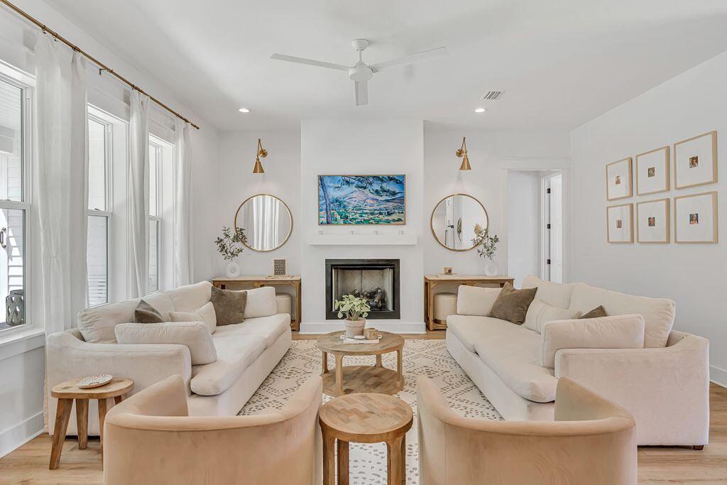 SECLUSION BAY - Residential