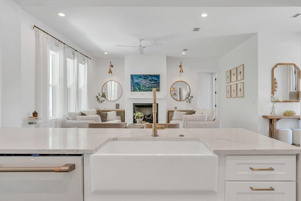 SECLUSION BAY - Residential