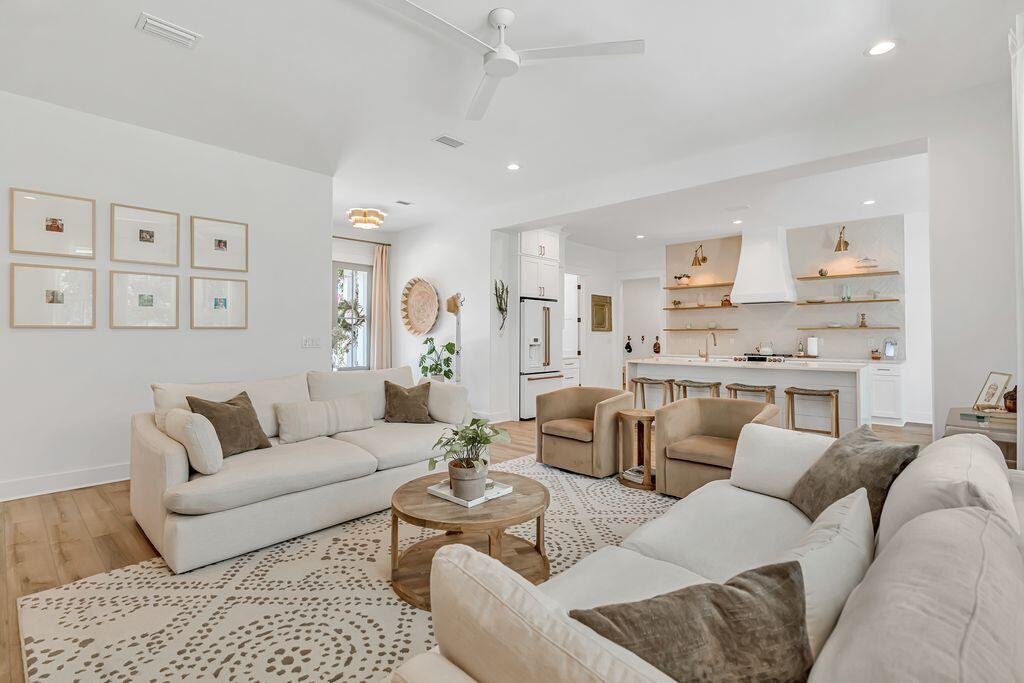 SECLUSION BAY - Residential