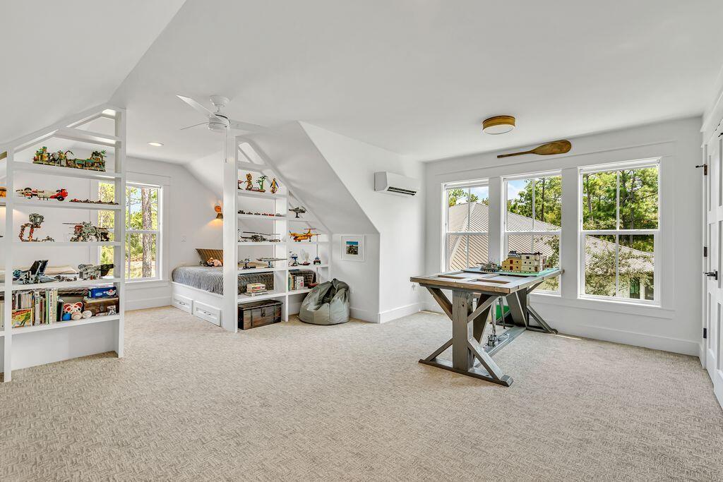 SECLUSION BAY - Residential