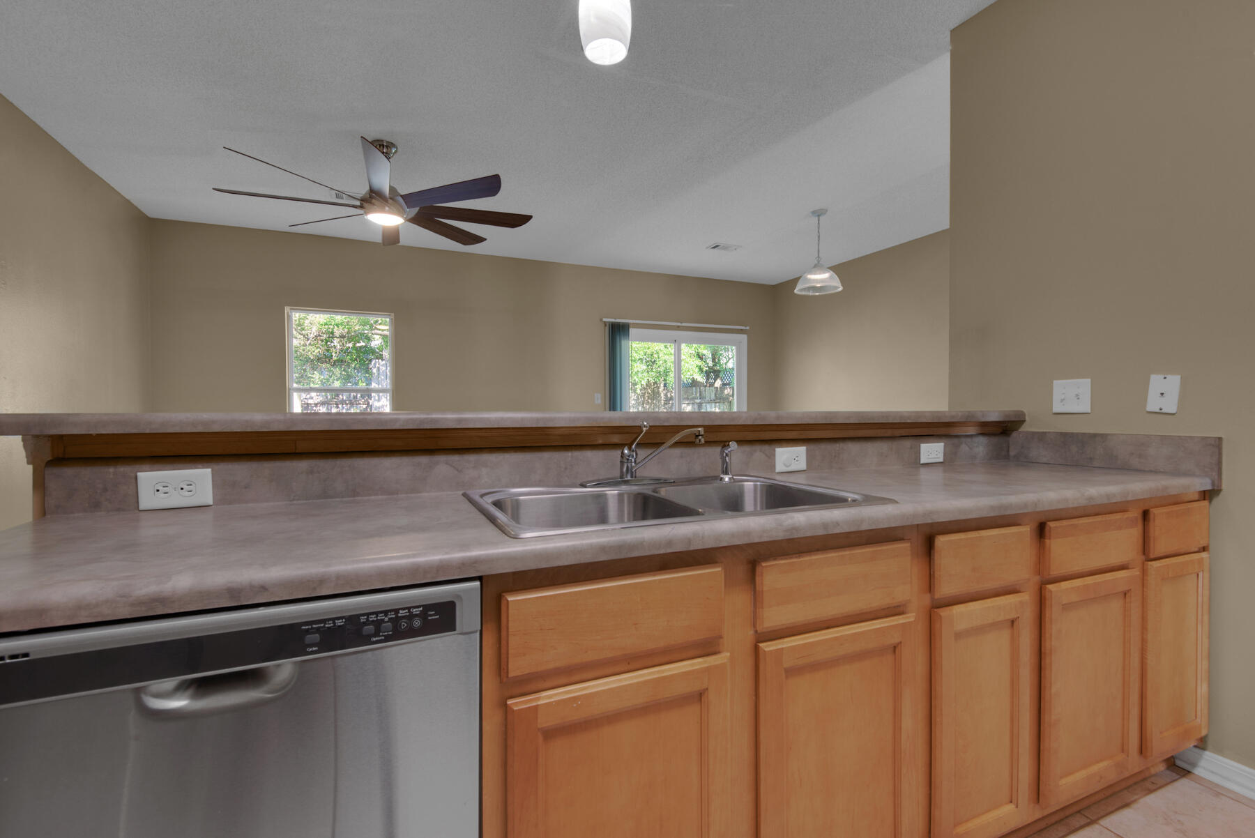 SANTA ROSA OAKS CONDOMINIUM - Residential Lease