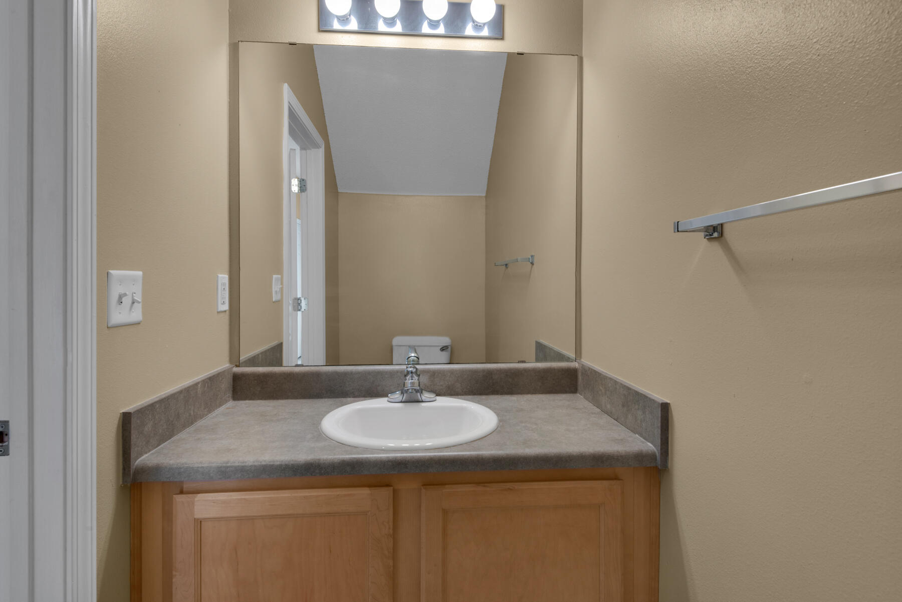 SANTA ROSA OAKS CONDOMINIUM - Residential Lease