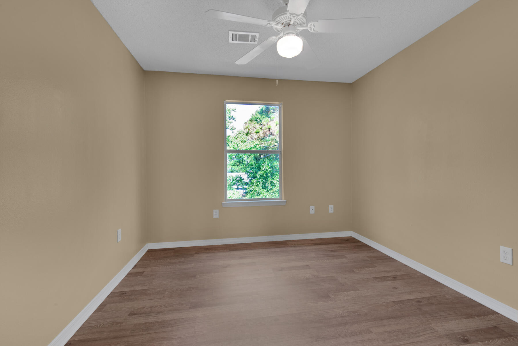 SANTA ROSA OAKS CONDOMINIUM - Residential Lease